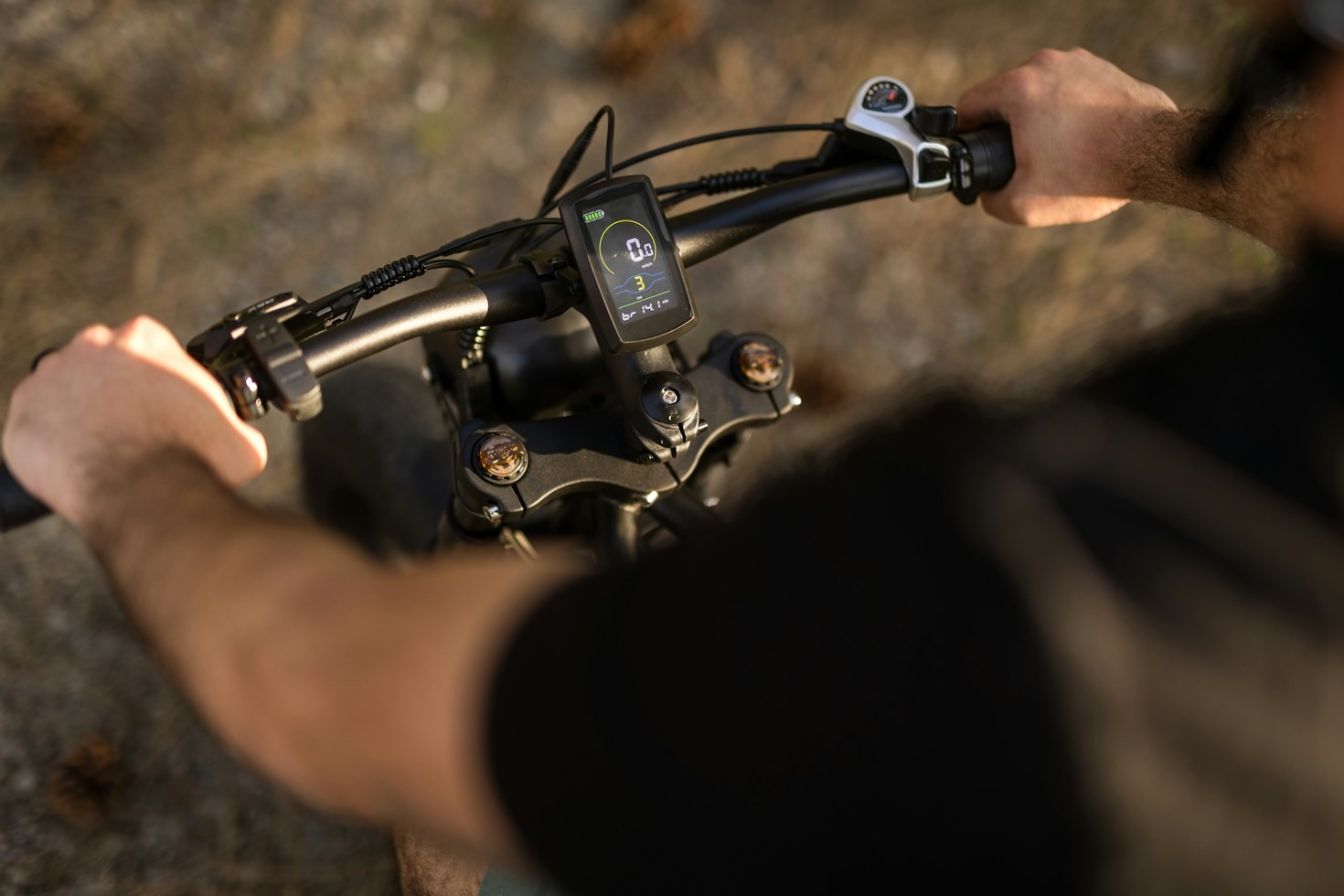 Hydraulic vs. Mechanical Disc Brakes: What Your Ride Needs